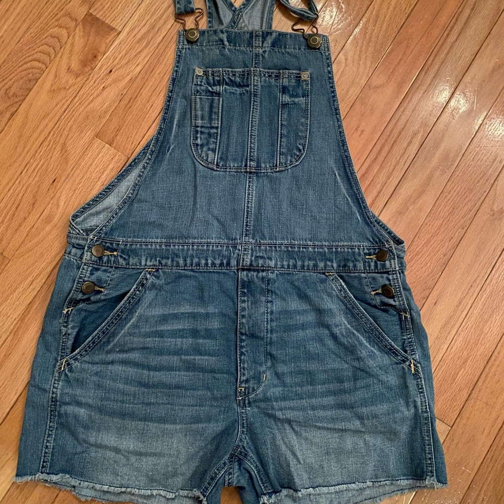 American Eagle overall shorts